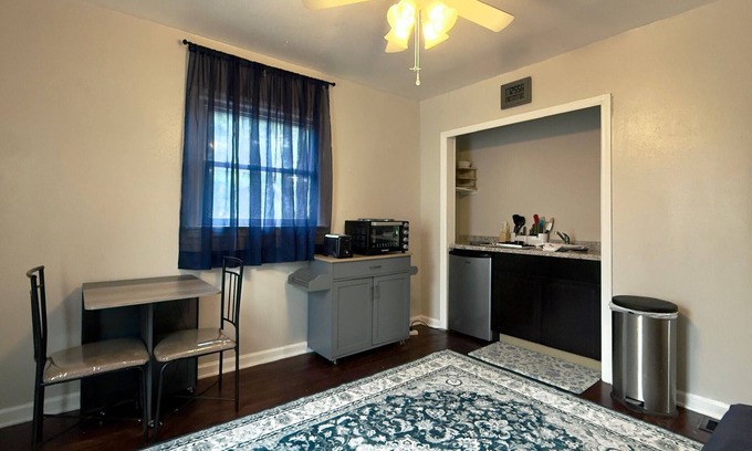 Kettering Apartamento | Charming 1-bedroom efficiency apartment