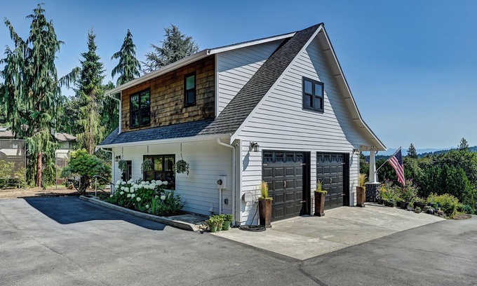 Cathcart Cabaña | Charming 1-bedroom house with WiFi, AC in lovely Snohomish