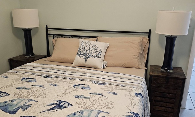 Sunrise Casa | Charming 1-bedroom house with WiFi, AC in beautiful Sunrise