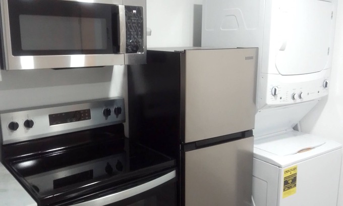 Zellwood Casa | Charming 1-bedroom house with WiFi, AC, parking for truckers in lovely Apopka