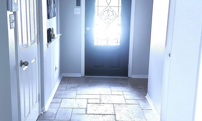 Barker Casa | Charming 1-bedroom house with AC, WiFi in peaceful Katy, shared.