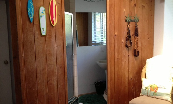 Kailua Casa | Charming 1-Bedroom Kailua Cottage with AC, Walk to the Best Part of the Beach