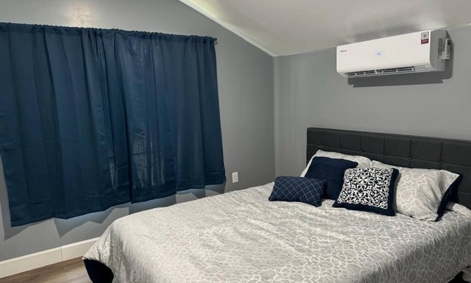 East Palatka Apartamento | Charming 1-bedroom apartment #A in awesome East Palatka with WiFi, AC