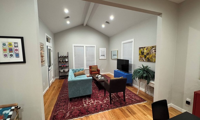 Near East Side Casa | Charming 1-bedroom house in fantastic San Antonio with WiFi, AC