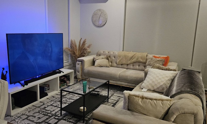 Aylmer Apartamento | Charming 1-Room Hideaway - Steps from the Heart of Gatineau and Ottawa