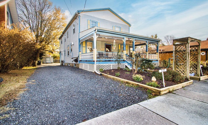 Historic District Casa | Charming 1900s Lewes Retreat – Walk to Shops, Dining & Beach!