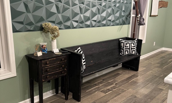 New Albany Casa | Charming 1920’s shotgun in southern Indiana, minutes from downtown Louisville