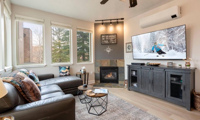 Gorgosa Condominio | Charming 1BD/2BA w/Sofa Bed Mountain Retreat Close to Skiing, Shopping, & Dining