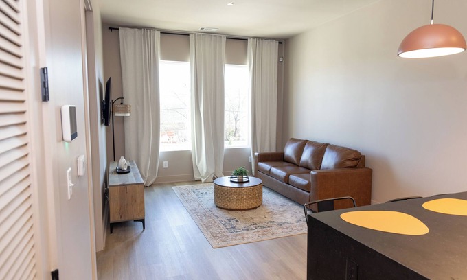 Inglewood Condominio | Charming 1bed condo in EastNash.12min Broadway&BNA, E+RoseCafe onsite 1st floor