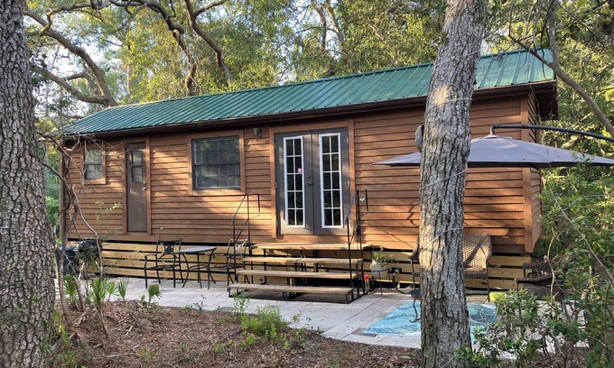 White Springs Cabina | Charming 2-2 cabin in White Springs on the Suwannee River and Florida trail.