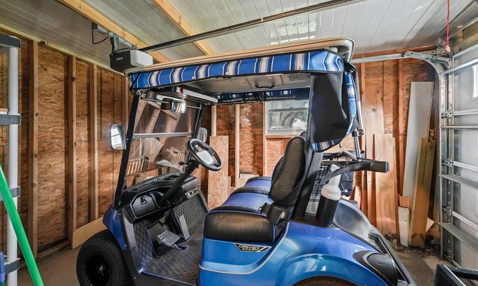 Silver Lake Casa | Charming 2/2 Manufactured Home in the Village of Silver Lake – Includes Golf Car