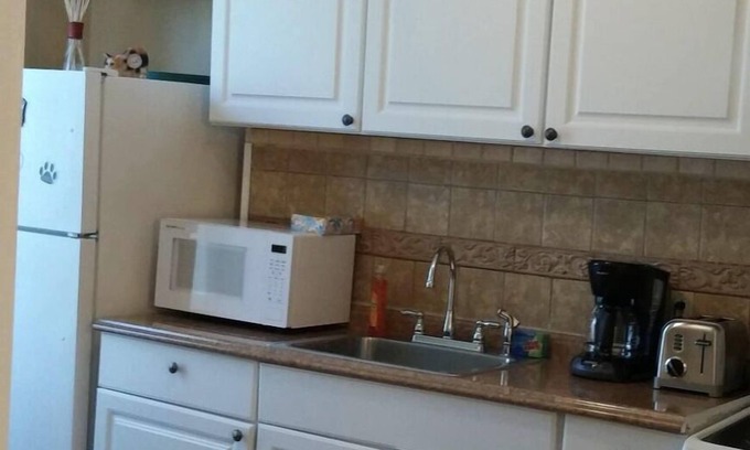 West New York Apartamento | Charming 2-BDR apartment 900SF with Wi-Fi, AC, 20 minutes away from TS Manhattan