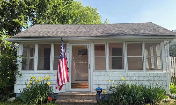 Black River Falls Casa | Charming 2-bedroom house with AC, WiFi in serene Black River Falls.