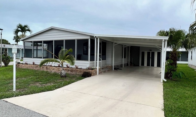 Naples Casa | Charming 2-bed 2-bath fully remodeled mobile home in Naples near Marco Island.