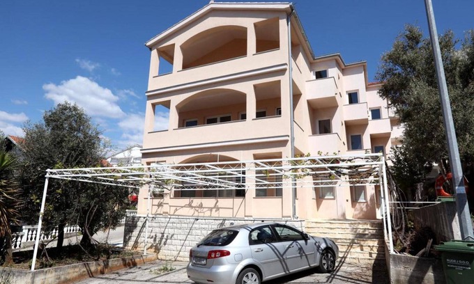 Okrug Gornji Apartamento | Charming 2-bed Apartment in Okrug Gornji