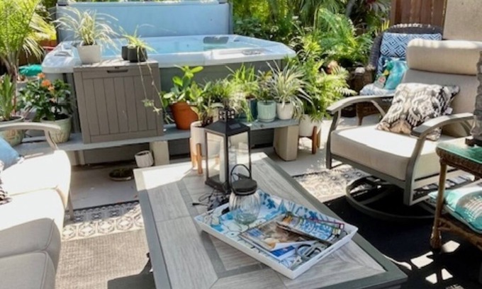 Fort Myers Condominio | Charming 2-bedroom condo North Fort Myers private outdoor courtyard and hot tub