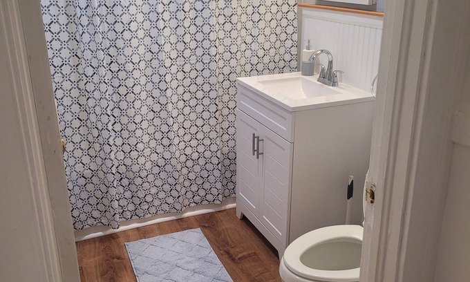 West Hartford Casa | Charming 2-bedroom townhome in wonderful West Hartford near Blue Back Square!