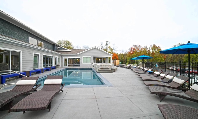 Lawrence Apartamento | Charming 2-bedroom apartment with AC, fitness room in enjoyable Lawrence