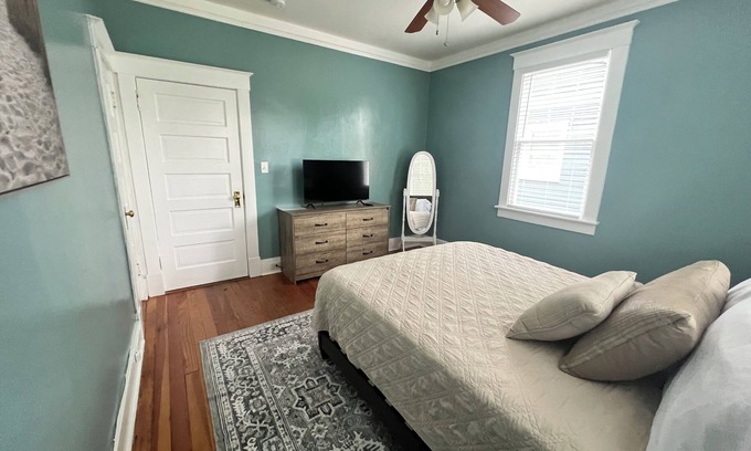 Midtown Apartamento | Charming 2-bedroom apartment in Savannah with AC, WiFi
