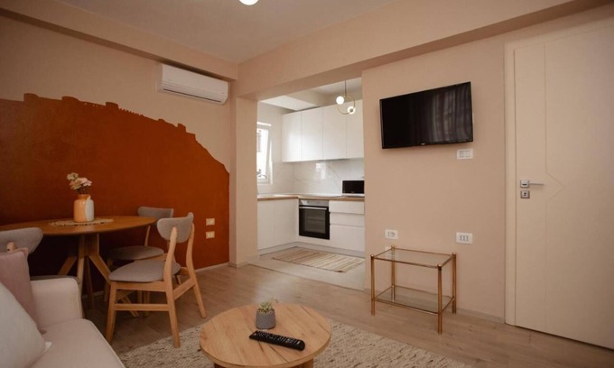 Shkoder Apartamento | Charming 2-bedroom apartment with WiFi, AC in wonderful Shkodër