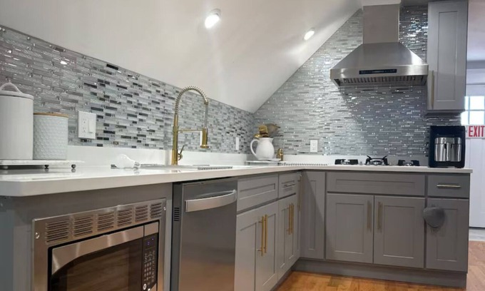 St. Marks Apartamento | Charming 2-bedroom apartment with AC, WiFi in marvelous Boston, close downtown