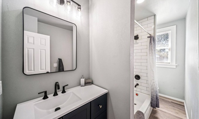 Cherry Street Apartamento | Charming 2-bedroom apartment in fabulous Tulsa with AC