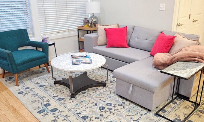 U Street Corridor Cama Y Desayuno | Charming 2-bedroom bed & breakfast condo in fabulous Washington with WiFi, AC