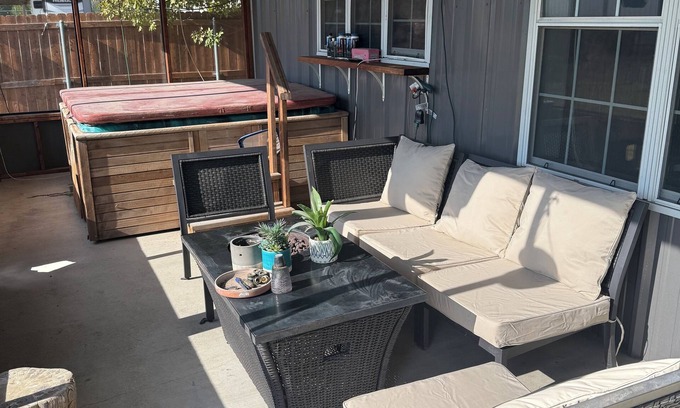 Granbury Casa | Charming 2-bedroom barn in Granbury with AC