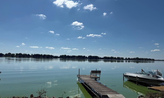 Dodge Casa | Charming 2-bedroom bungalow on Beaver Dam Lake