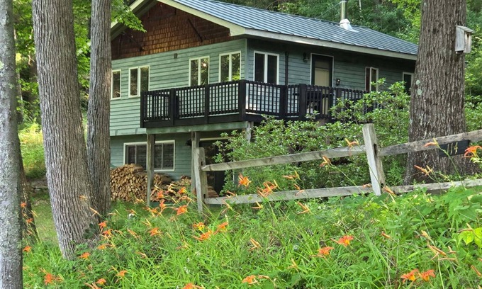 Schuyler Falls Cabaña | Charming 2-bedroom cottage in Keeseville with AC