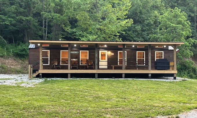 Camp Dix Cabina | Charming 2 Bedroom Cabin in Vanceburg-Your Gateway to Kentucky's Natural Beauty