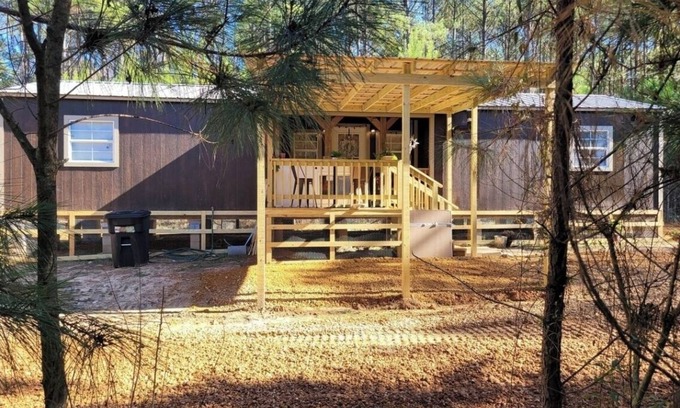 Chatawa Cabina | Charming 2-bedroom cabin with AC, WiFi in lovely Magnolia, Mississippi.