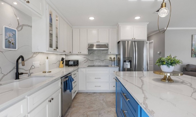 Kingsland Condominio | Charming 2-bedroom condo in fabulous Kingsland with WiFi, AC