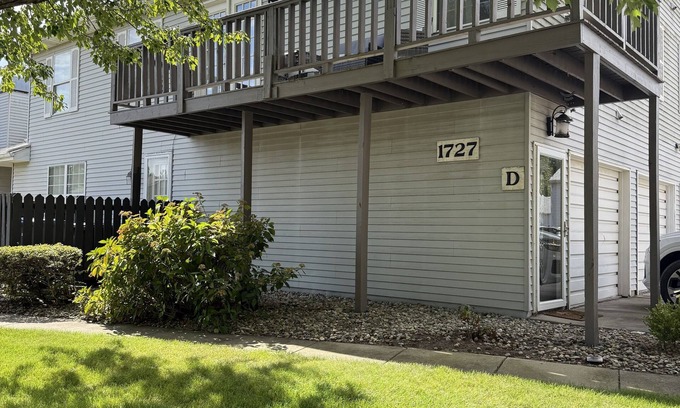 Elkhart Condominio | Charming 2-bedroom condo in Elkhart-Great for ND home games-Peaceful Location.