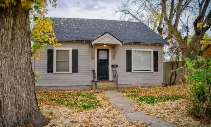 Meridian Casa | ✮ Charming 2-bedroom Cottage in Oldtown Meridian ✮