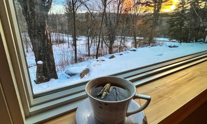 Woodstock Cabaña | Charming 2-bedroom cottage in Barnard with Pond View close to Woodstock Vermont