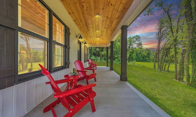 Walland Cabaña | Charming 2-bedroom cottage with Hot tub, Fire Pit, WiFi, AC in Walland