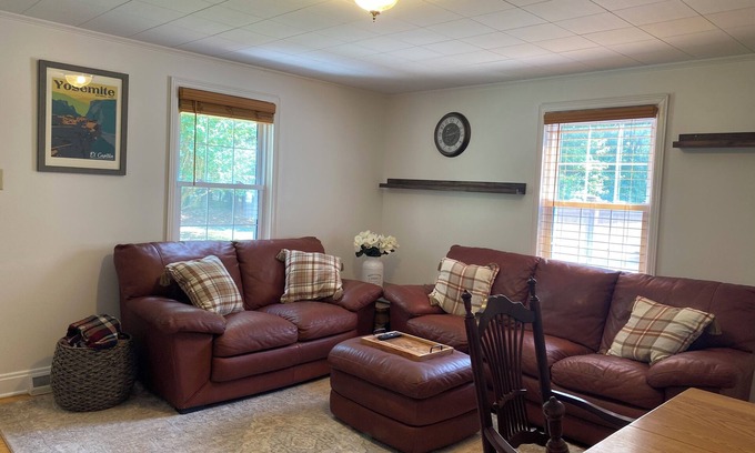 Durham Cabaña | Charming 2-bedroom cottage located on a beautiful property. AC, Wifi, & laundry
