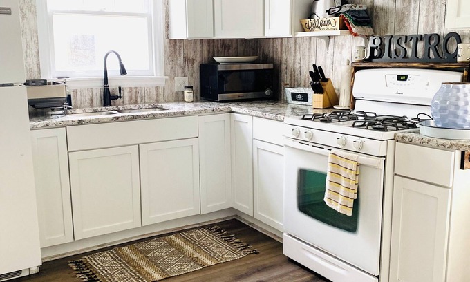 Milton Cabaña | Charming 2-bedroom cottage near Lake Koshkonong - The Overlook Too!