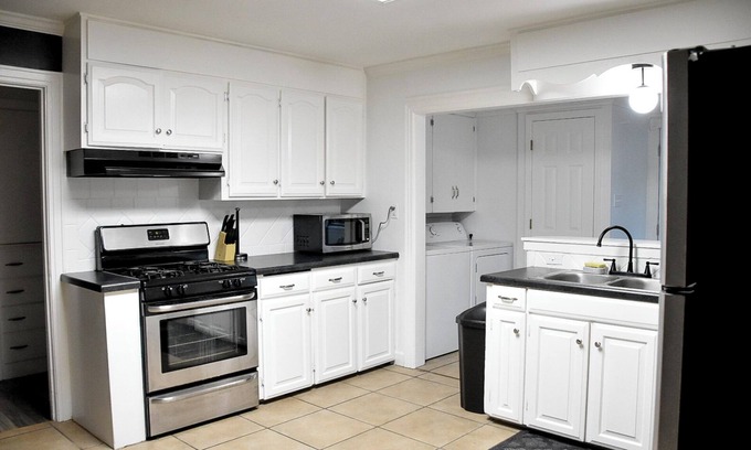 Fort Smith Casa | Charming 2-bedroom house in Fort Smith with lots of space, parking, and WiFi