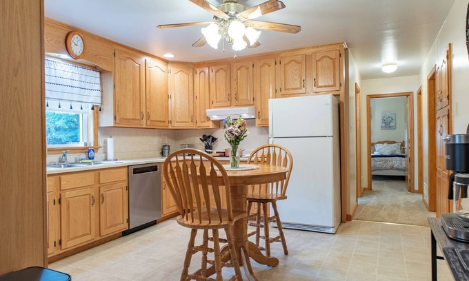 Hagerstown Casa | Charming 2-bedroom house with peaceful front porch and game room in Hagerstown