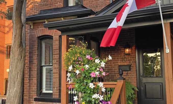 Grimsby Casa | Charming 2-bedroom historic home with WiFi and AC in Grimsby