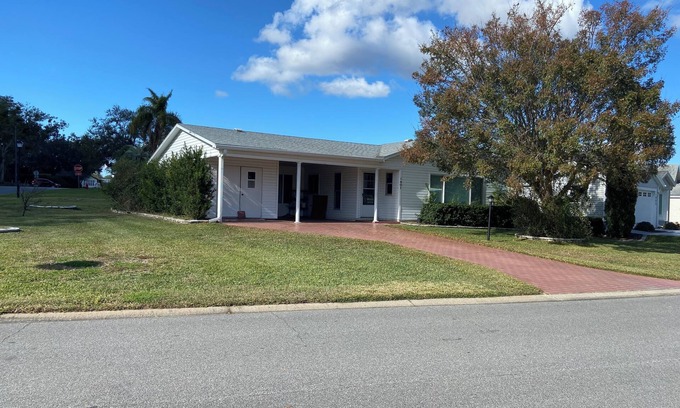 The Villages Casa | Charming 2-bedroom house in serene Lady Lake Villages home with AC