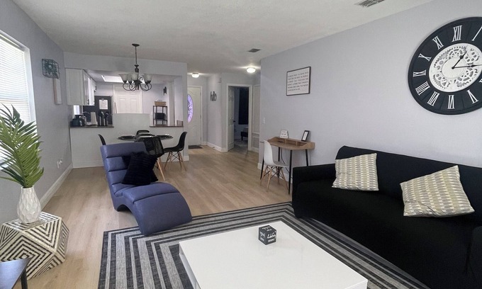 Conway Casa | Charming 2-bedroom house in delightful Orlando. Centrally located.