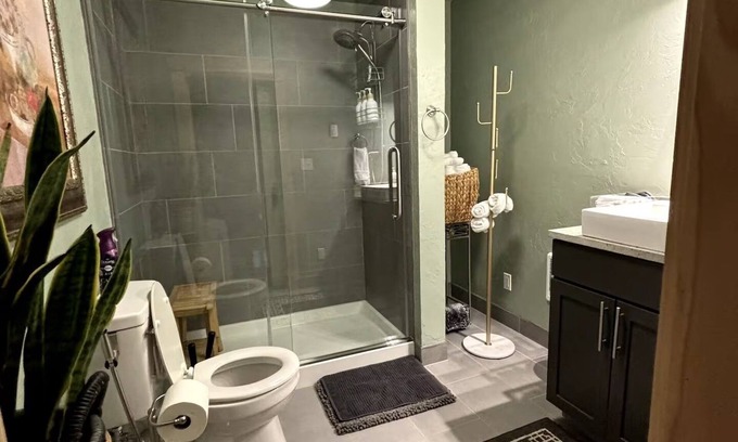 Somers Casa | Charming 2-bedroom house in beautiful Somers with AC