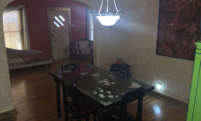 Downtown Toledo Casa | Charming 2-bedroom house with fitness room and AC in Toledo