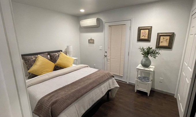 Ukiah Casa | Charming 2-bedroom house with WiFi and AC in lovely Ukiah