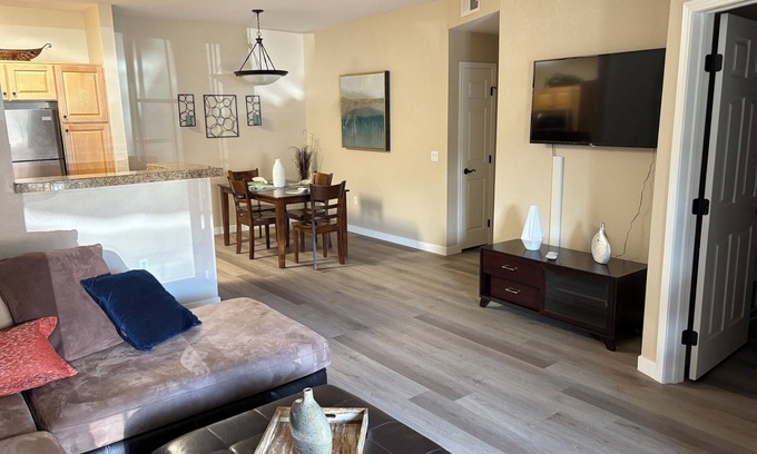 La Reserve Parcel Condominio | Charming 2-bedroom Resort style condo with AC, pool, fitness room in Oro Valley