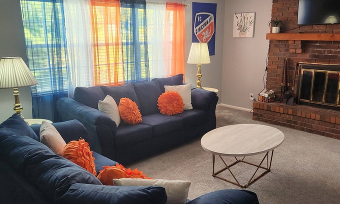 Westwood Casa | Charming 2-bedroom townhome with WiFi, AC in gorgeous Cincinnati