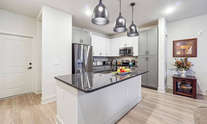 Austell Casa | Charming 2-Bedroom Townhome in Austell close to Battery, 6 Flags + Fitness room
